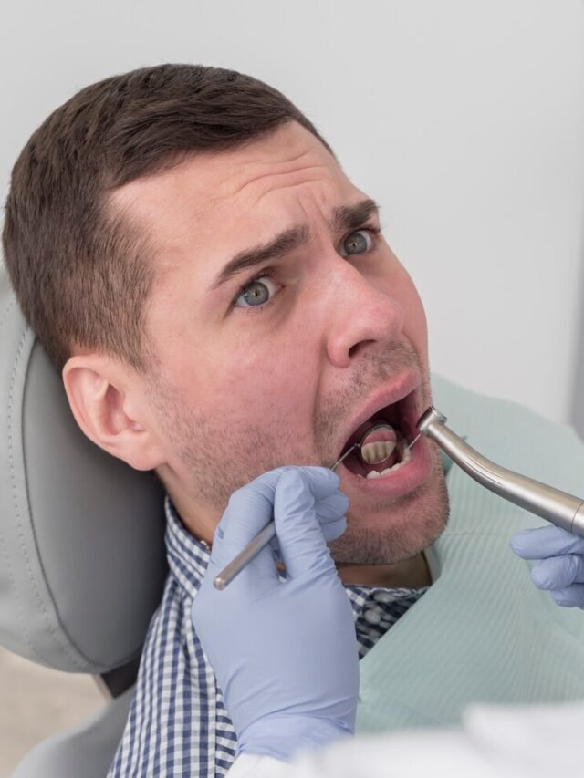 man-dentist_23-2148104925